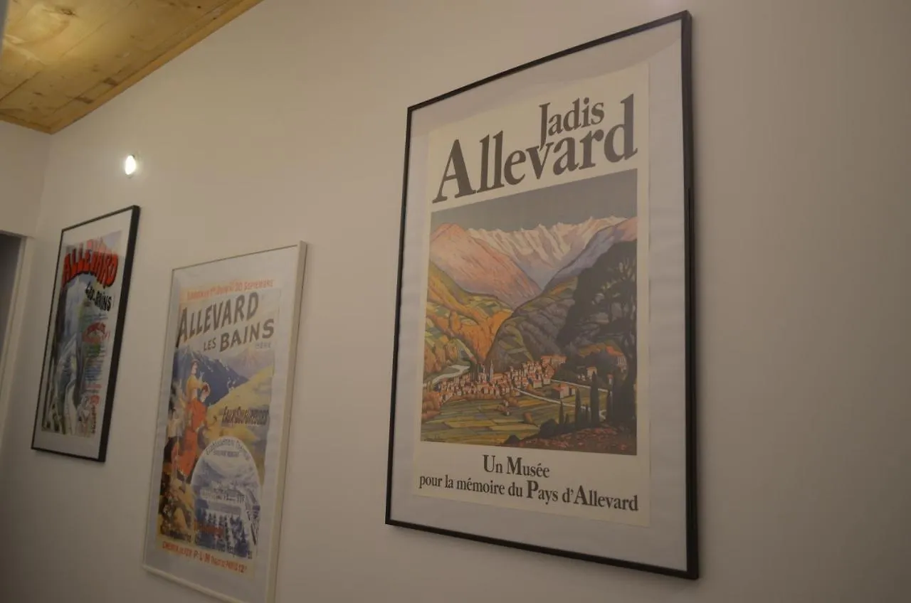 Вилла Little Interval Le Villard  Дом отдыха Le Villard (Isere)
